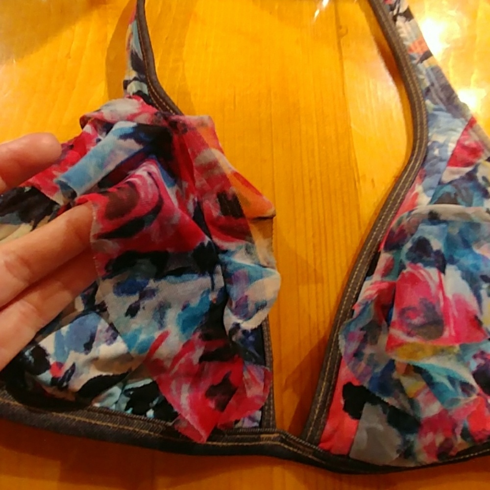 Beautiful Bikini - Picture 3 of 3